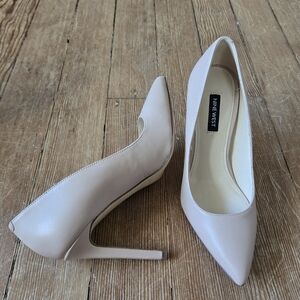 Nine West Tatiana Pointy Toe Pumps Dress Natural Leather Cream Tan Size 7